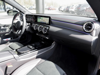 Mercedes-Benz CLA 250 4M SB AMG Distronic Burmester Navi 360°