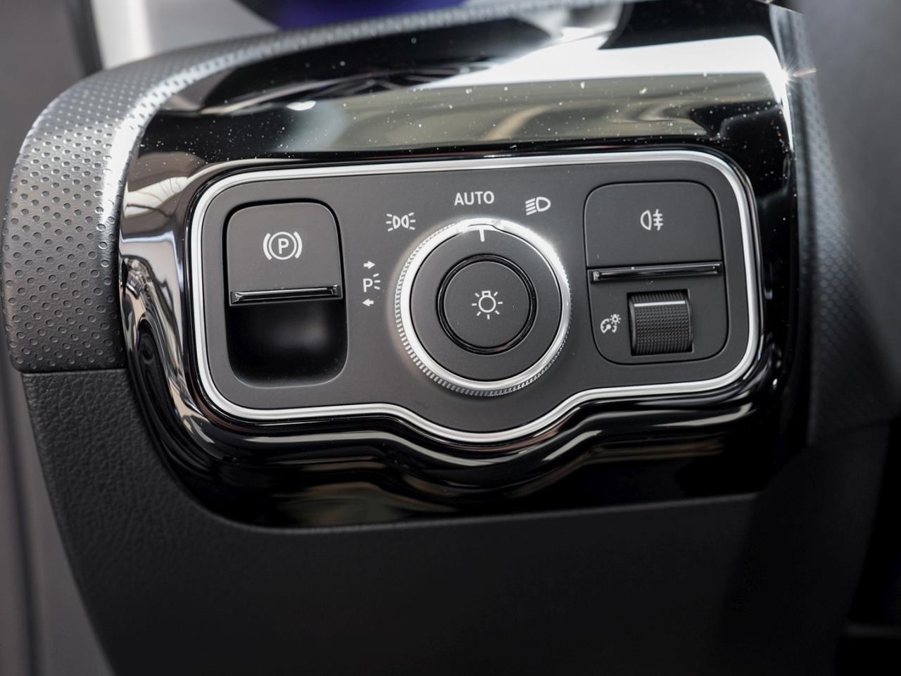 Mercedes-Benz CLA 250 4M SB AMG Distronic Burmester Navi 360°