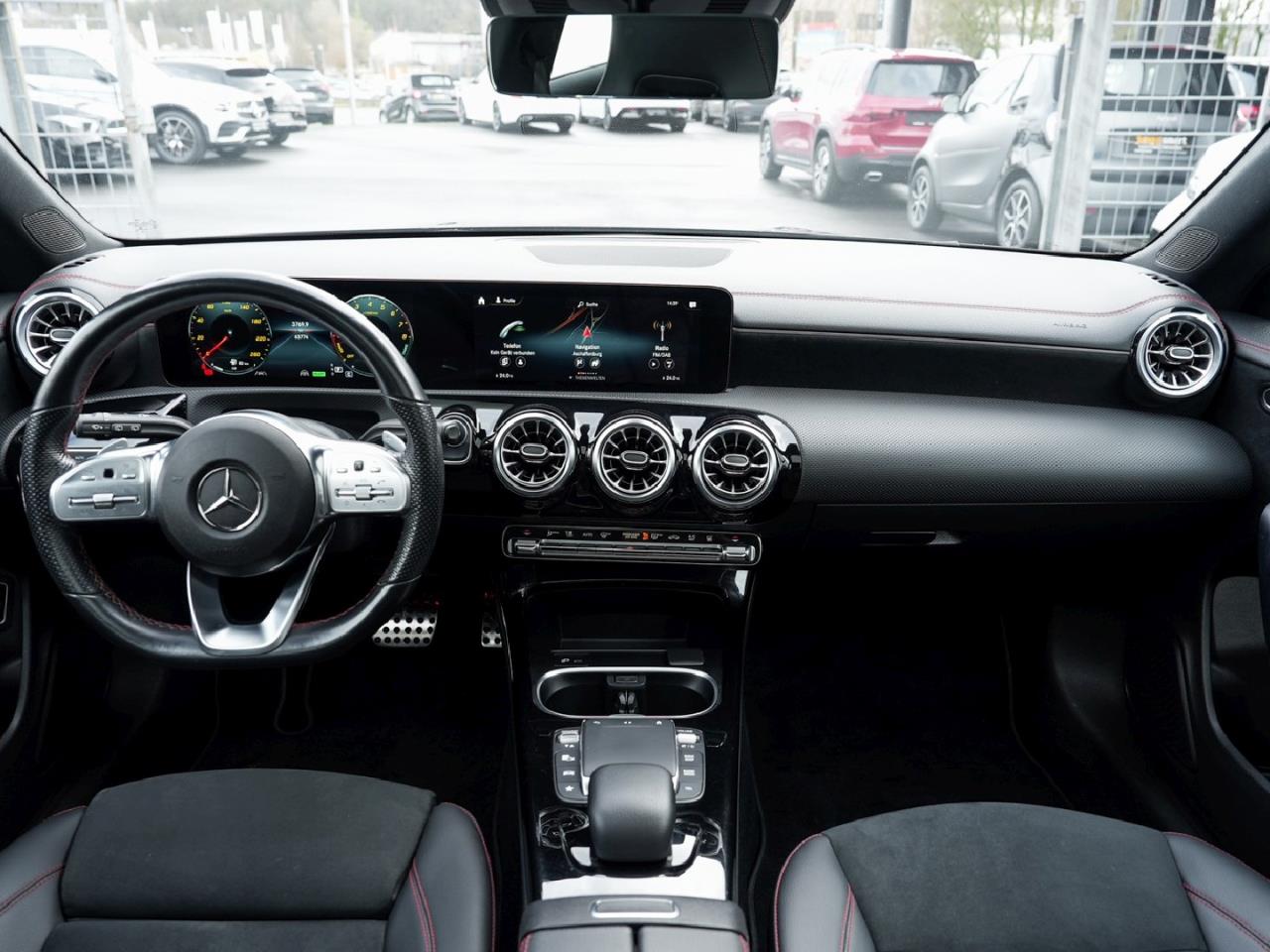 Mercedes-Benz CLA 250 e SB AMG Distronic Panorama Kamera AHK