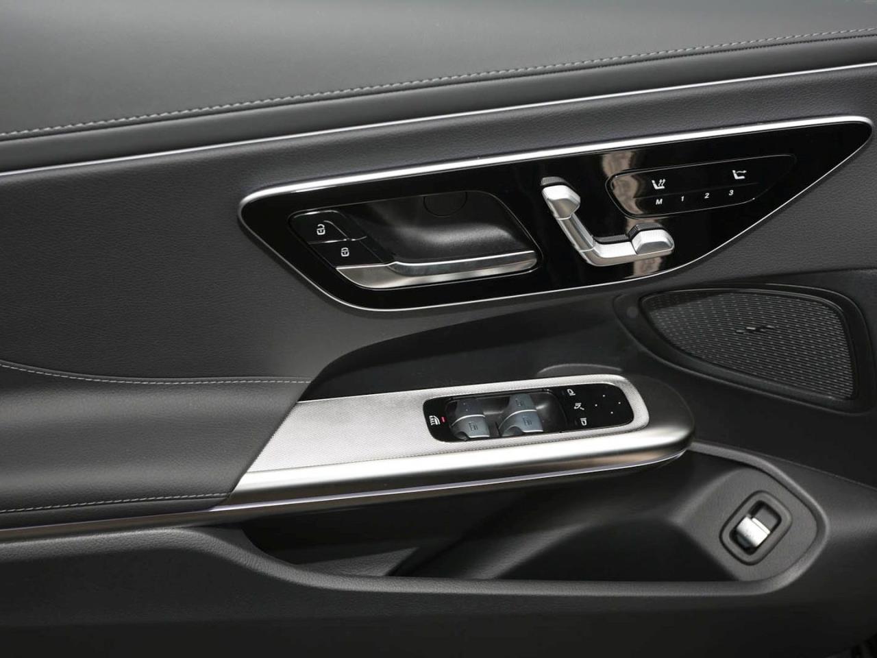 Mercedes-Benz CLE 200 4MATIC Cabriolet AMG Distronic Memory