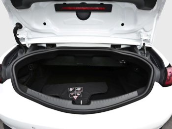 Mercedes-Benz CLE 200 Cabriolet AMG Night Burmester 360?