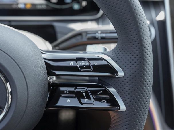 Mercedes-Benz CLE 300 4MATIC Cabriolet AMG 360? Distronic HUD