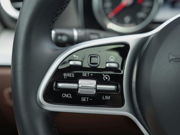 Mercedes-Benz E 200 d T Avantgarde Schiebedach Standhzg Kamera