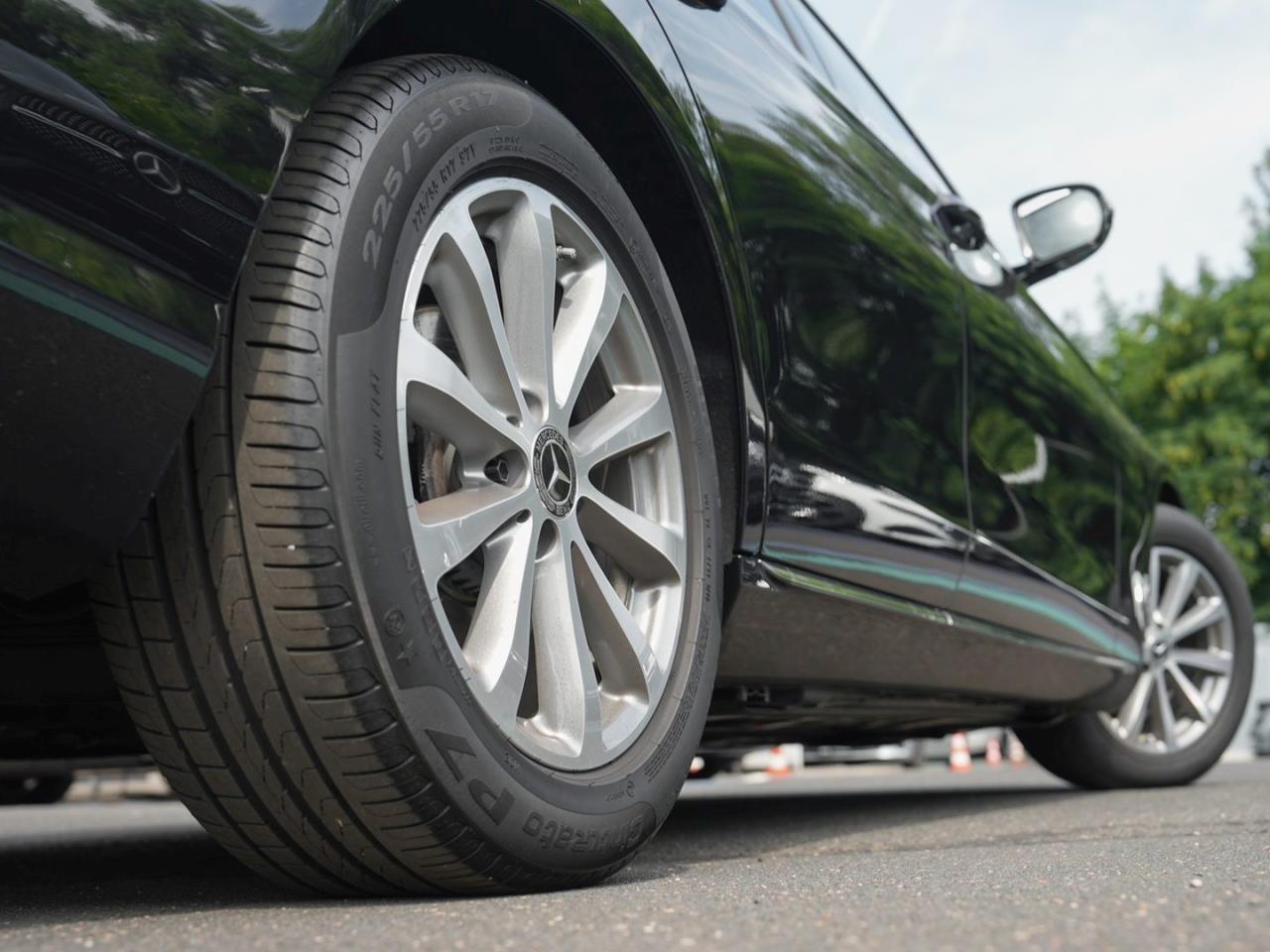 Mercedes-Benz E 200 d T Avantgarde Schiebedach Standhzg Kamera