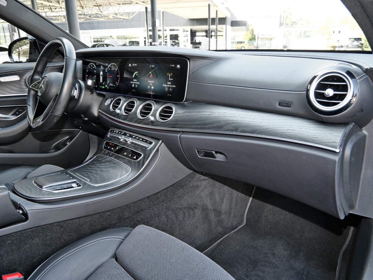 Mercedes-Benz E 220 d 4M T AMG Night Distronic+ 360° Widescreen