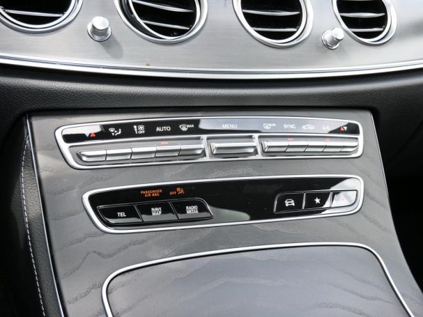 Mercedes-Benz E 300 d 4M T AMG Night Panorama Easy-P 360° AHK