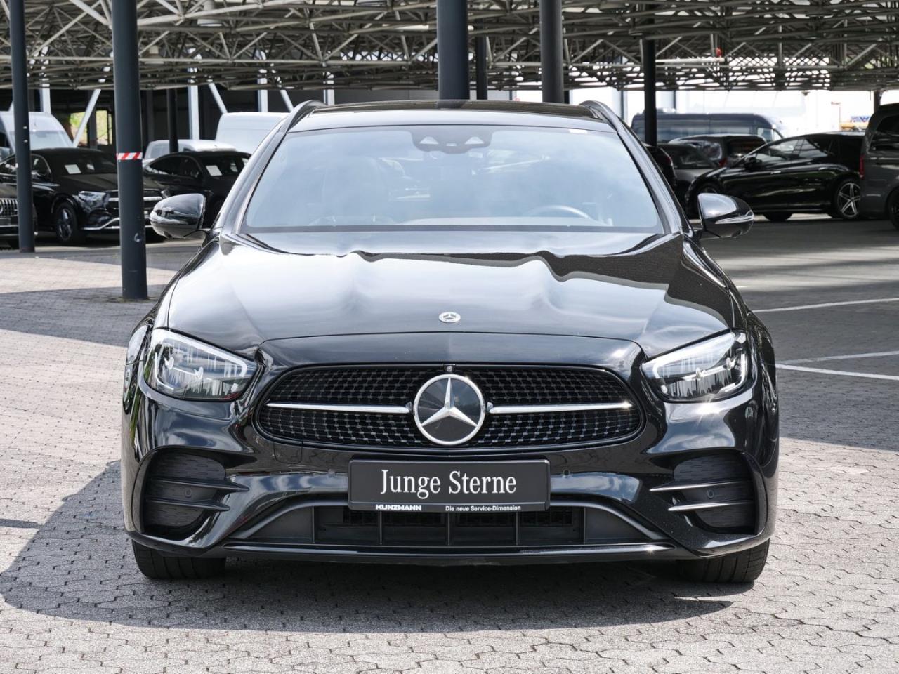 Mercedes-Benz E 300 d 4M T AMG Night Panorama Easy-P 360° AHK