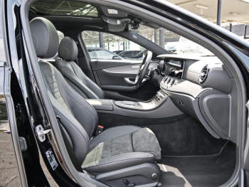 Mercedes-Benz E 300 d 4M T AMG Night Panorama Easy-P 360° AHK