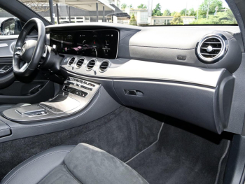 Mercedes-Benz E 300 d 4M T AMG Night Panorama Easy-P 360° AHK