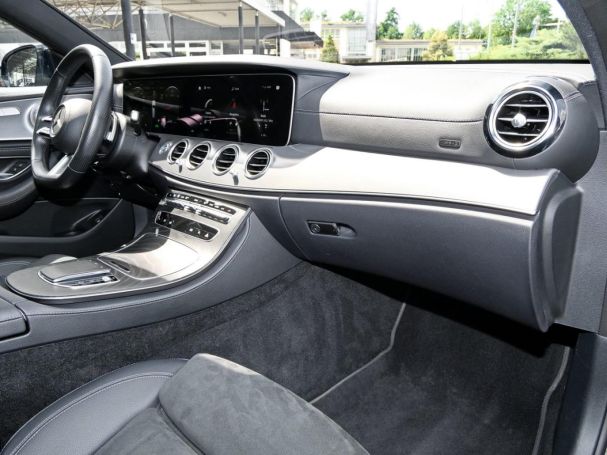 Mercedes-Benz E 300 d 4M T AMG Night Panorama Easy-P 360° AHK