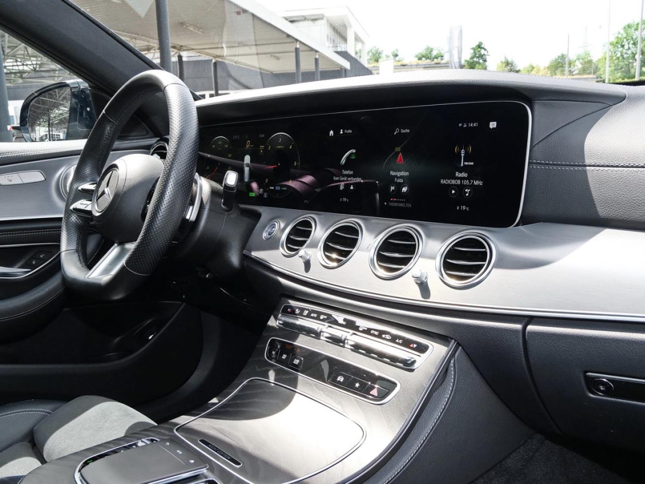 Mercedes-Benz E 300 d 4M T AMG Night Panorama Easy-P 360° AHK