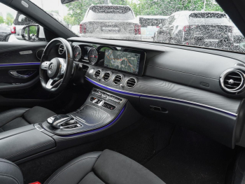 Mercedes-Benz E 300 d T AMG Schiebedach Kamera Totwinkel EasyP