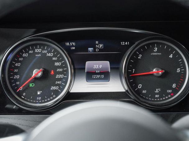 Mercedes-Benz E 300 d T AMG Schiebedach Kamera Totwinkel EasyP