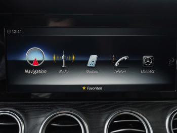 Mercedes-Benz E 300 d T AMG Schiebedach Kamera Totwinkel EasyP