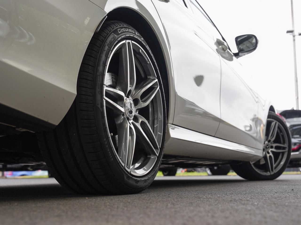 Mercedes-Benz E 300 d T AMG Schiebedach Kamera Totwinkel EasyP
