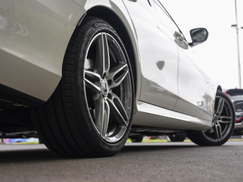 Mercedes-Benz E 300 d T AMG Schiebedach Kamera Totwinkel EasyP