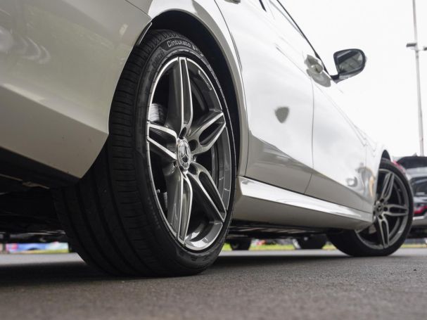 Mercedes-Benz E 300 d T AMG Schiebedach Kamera Totwinkel EasyP