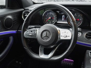 Mercedes-Benz E 300 d T AMG Schiebedach Kamera Totwinkel EasyP