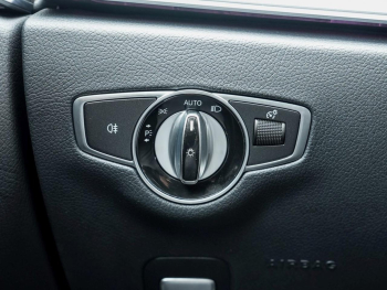 Mercedes-Benz E 300 d T AMG Night Distronic+ Kamera HUD