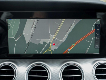 Mercedes-Benz E 300 d T AMG Night Distronic+ Kamera HUD