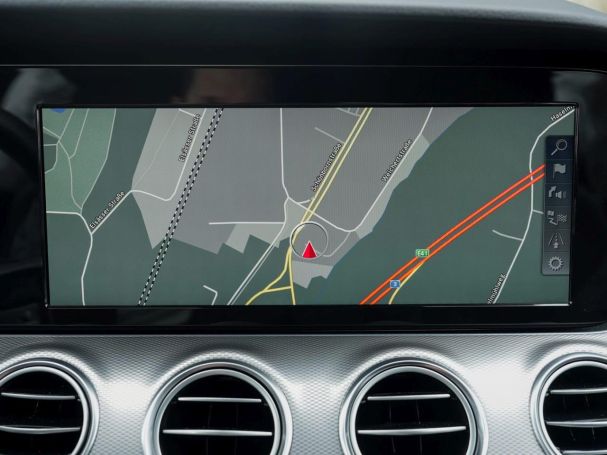 Mercedes-Benz E 300 d T AMG Night Distronic+ Kamera HUD