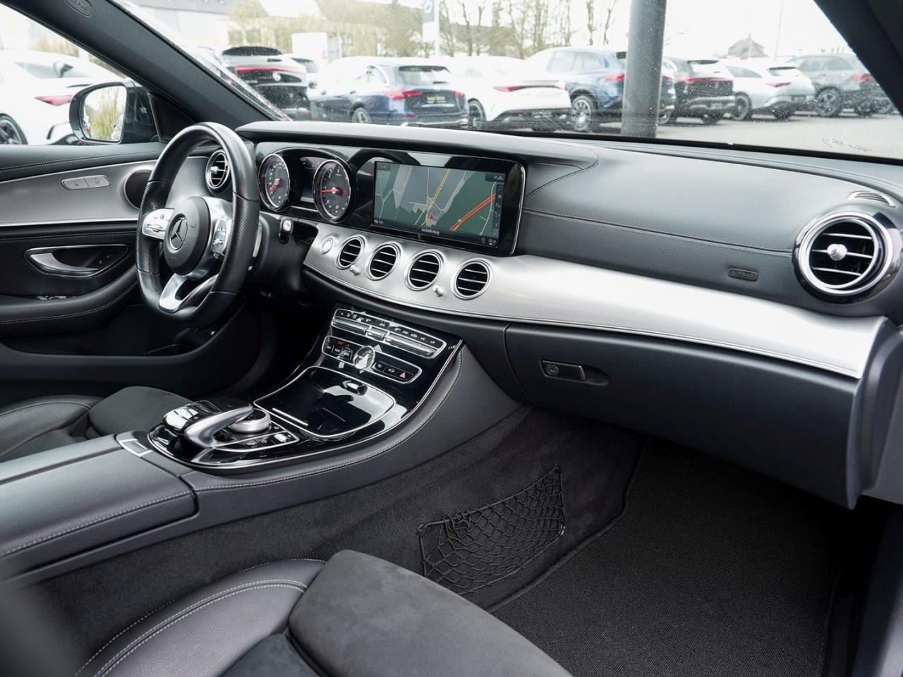 Mercedes-Benz E 300 d T AMG Night Distronic+ Kamera HUD