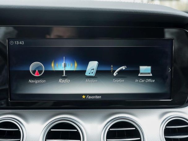 Mercedes-Benz E 300 d T AMG Night Distronic+ Kamera HUD