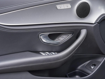 Mercedes-Benz E 300 d T AMG Night Distronic+ Kamera HUD