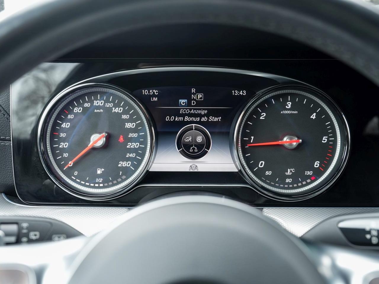 Mercedes-Benz E 300 d T AMG Night Distronic+ Kamera HUD