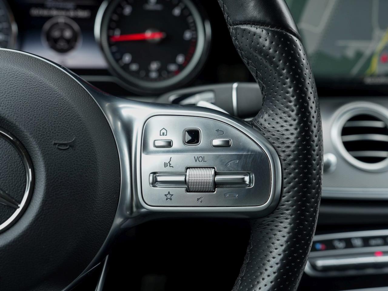 Mercedes-Benz E 300 d T AMG Night Distronic+ Kamera HUD