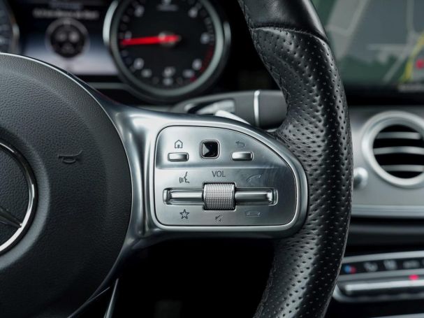 Mercedes-Benz E 300 d T AMG Night Distronic+ Kamera HUD