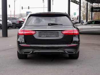 Mercedes-Benz E 300 d T AMG Night Distronic+ Kamera HUD