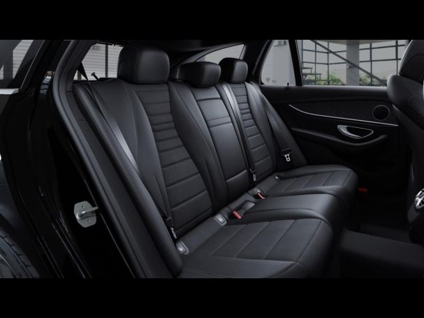Mercedes-Benz E 300 de T AMG Panorama Distronic+ Easy-Pack AHK
