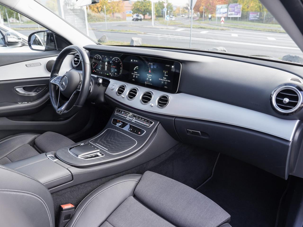 Mercedes-Benz E 300 de T Avantgarde Distronic+ Panorama Navi