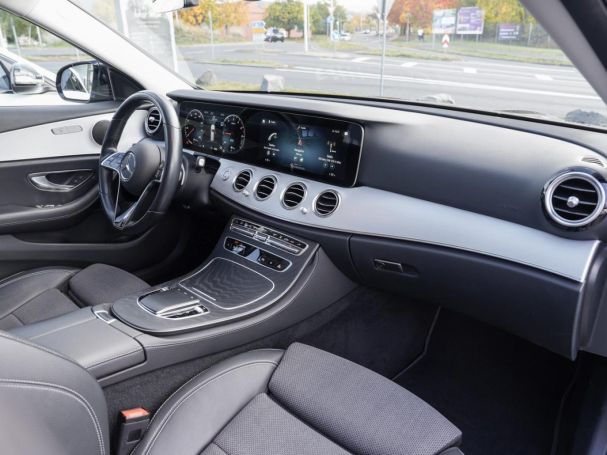 Mercedes-Benz E 300 de T Avantgarde Distronic+ Panorama Navi