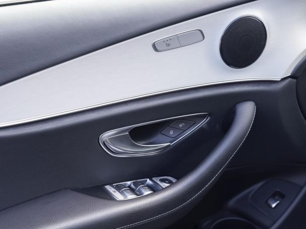 Mercedes-Benz E 300 de T Avantgarde Distronic+ Panorama Navi