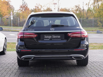 Mercedes-Benz E 300 de T Avantgarde Distronic+ Panorama Navi