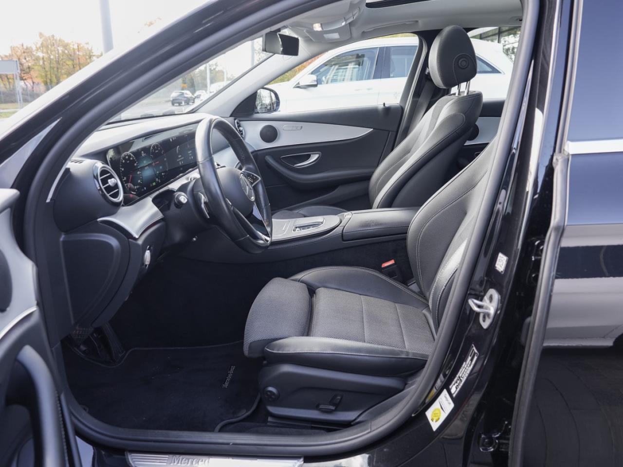 Mercedes-Benz E 300 de T Avantgarde Distronic+ Panorama Navi
