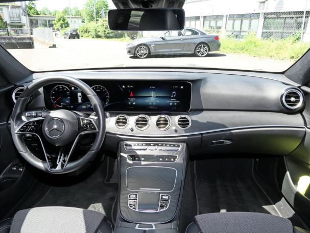 Mercedes-Benz E 300 e T AMG Night Schiebedach Easy-P 360° AHK