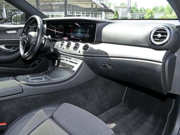 Mercedes-Benz E 300 e T AMG Night Schiebedach Easy-P 360° AHK