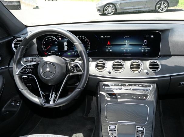 Mercedes-Benz E 300 e T AMG Night Schiebedach Easy-P 360° AHK