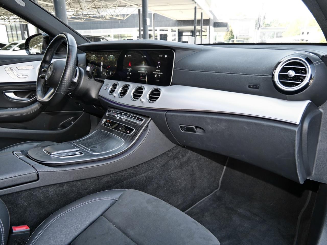 Mercedes-Benz E 400 d 4M T AMG Distronic Burmester 360° AHK