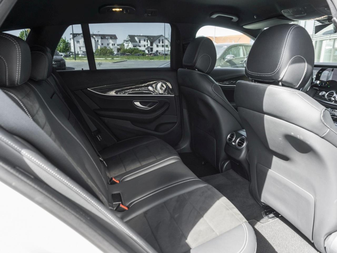 Mercedes-Benz E 400 d 4M T AMG Night Distronic+ 360° AHK