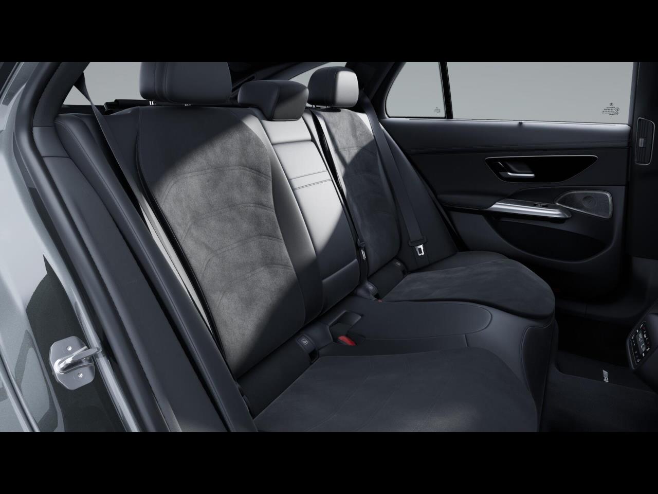 Mercedes-Benz E 220 d T AMG Night Panorama Distronic 360° AHK