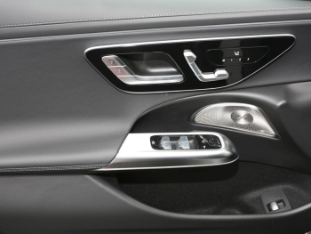 Mercedes-Benz E 220 d T-Modell AMG Night Panorama AHK 360?