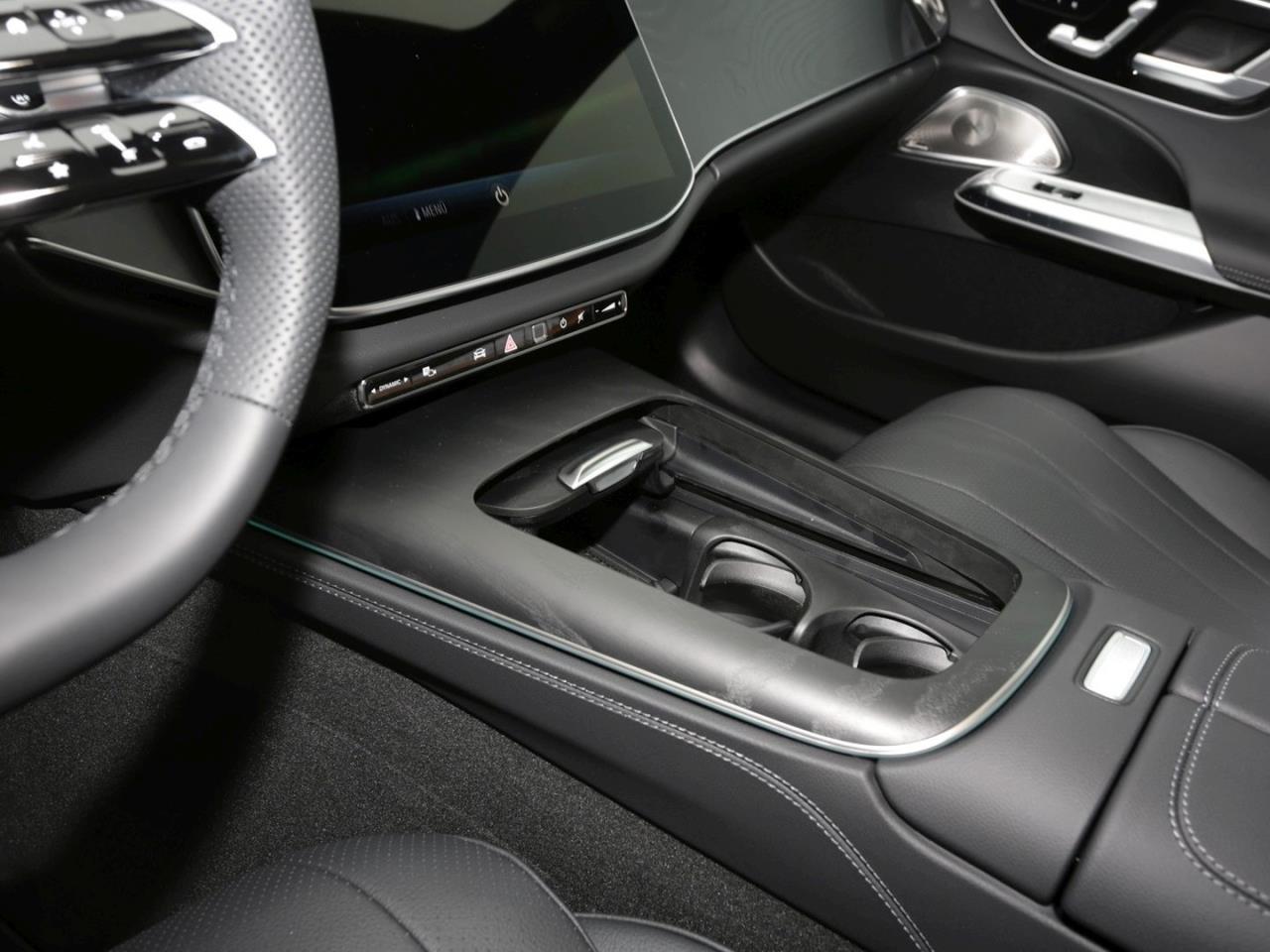 Mercedes-Benz E 220 d T-Modell AMG Night Panorama AHK 360?
