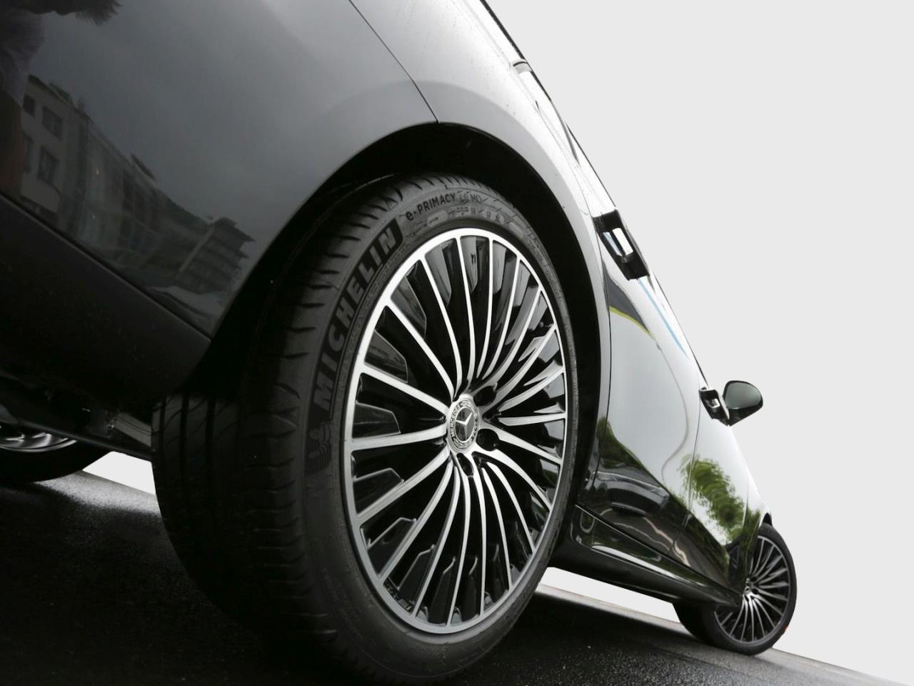 Mercedes-Benz E 220 d T-Modell AMG Night Panorama AHK 360?