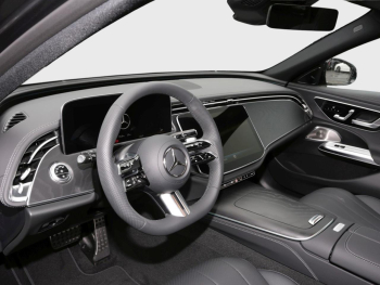 Mercedes-Benz E 220 d T-Modell AMG Night Panorama AHK 360?