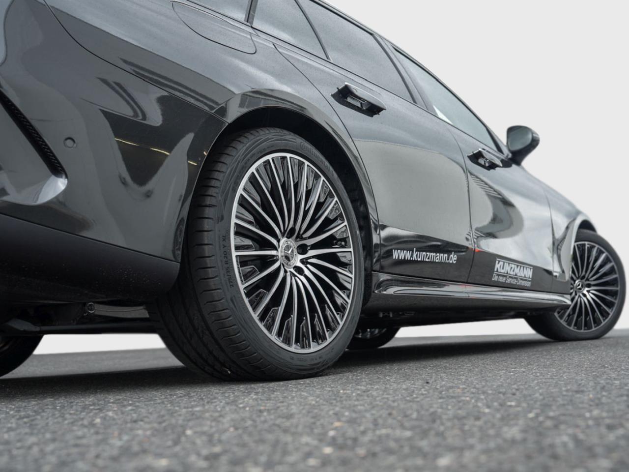 Mercedes-Benz E 220 d T-Modell AMG Night Panorama AHK Distronic
