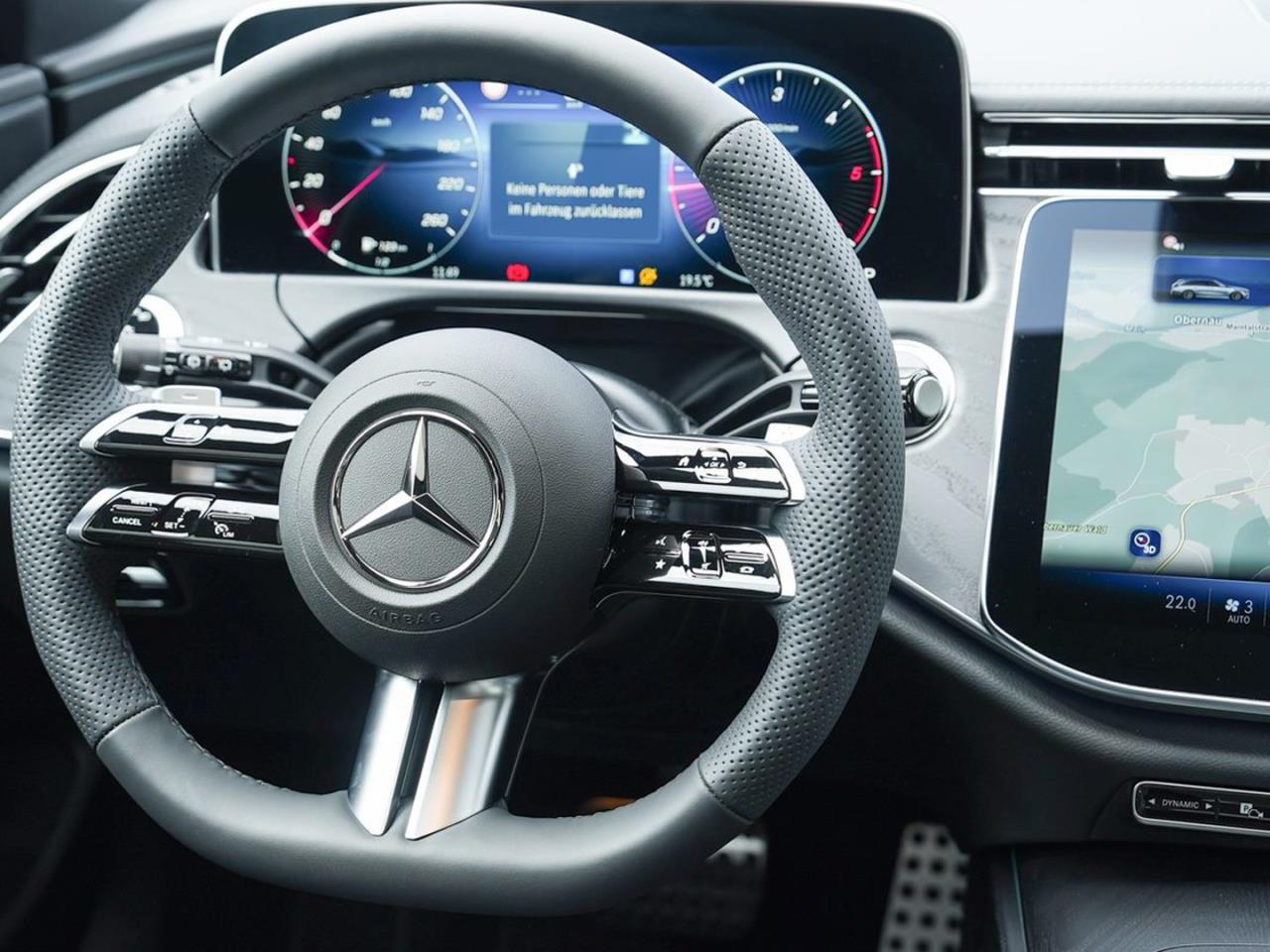Mercedes-Benz E 220 d T-Modell AMG Night Panorama Distronic